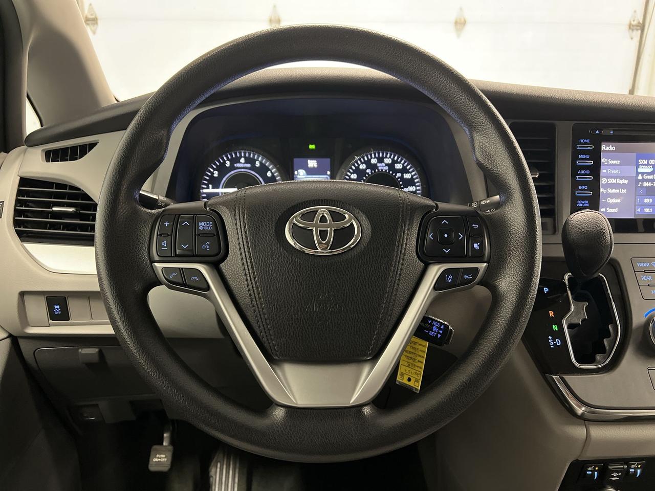 2018 Toyota Sienna LE | 7-PASS | HTD SEATS | CARPLAY | ALLOYS | A/C Photo