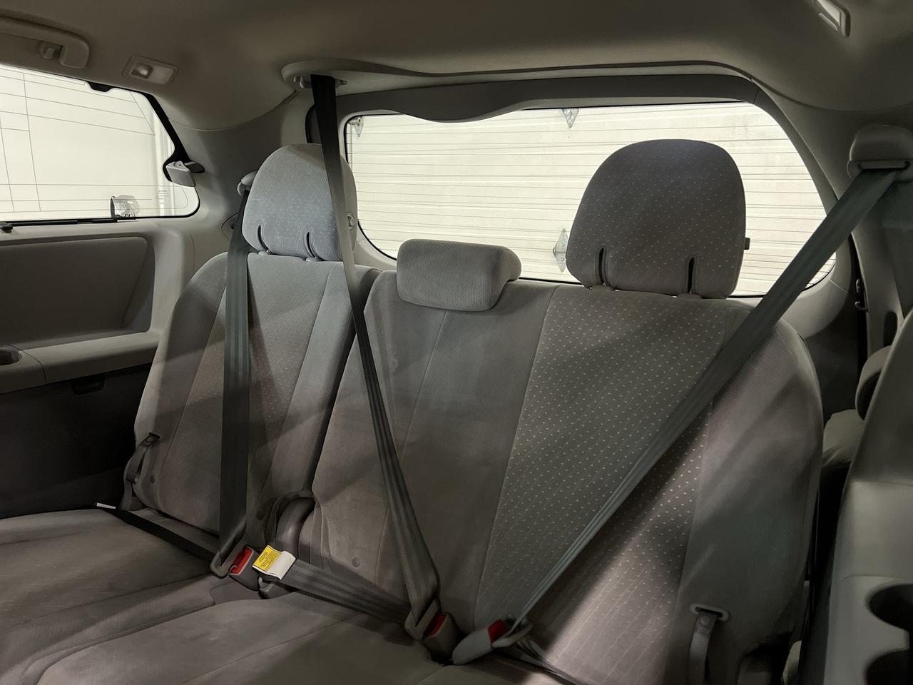 2018 Toyota Sienna LE | 7-PASS | HTD SEATS | CARPLAY | ALLOYS | A/C Photo