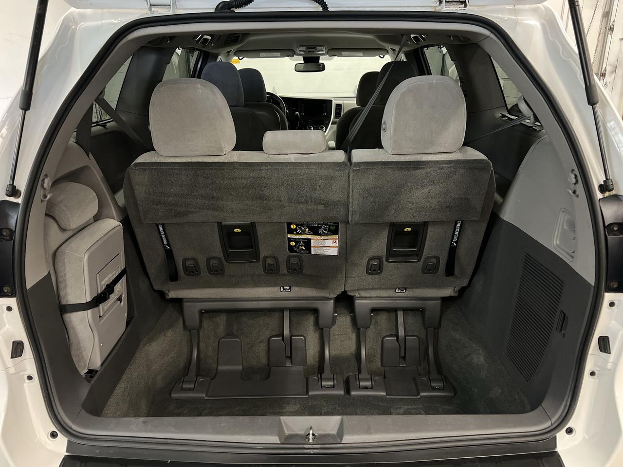 2018 Toyota Sienna LE | 7-PASS | HTD SEATS | CARPLAY | ALLOYS | A/C Photo