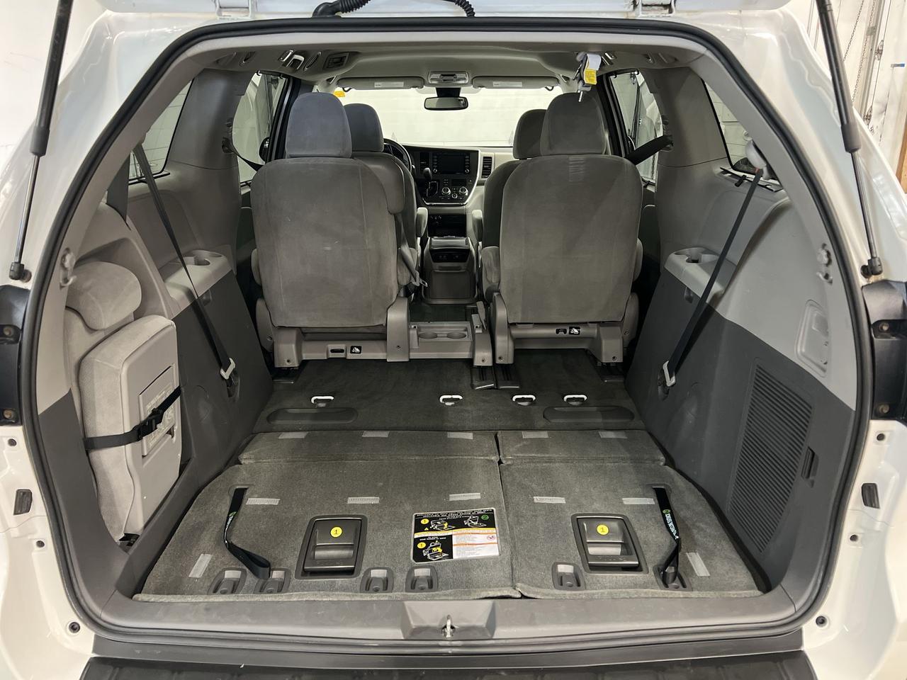 2018 Toyota Sienna LE | 7-PASS | HTD SEATS | CARPLAY | ALLOYS | A/C Photo