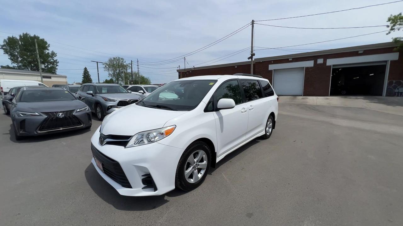 2018 Toyota Sienna LE | 7-PASS | HTD SEATS | CARPLAY | ALLOYS | A/C Photo3