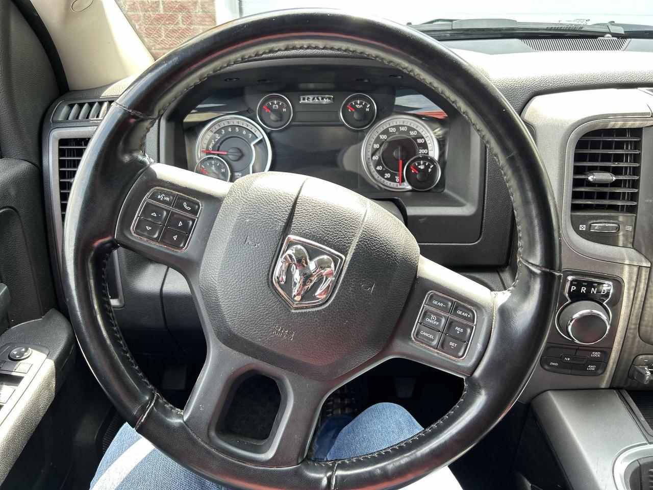2022 RAM 1500 Classic EXPRESS 4X4 | NIGHT EDITION | 5.7L V8 | HTD SEATS Photo3