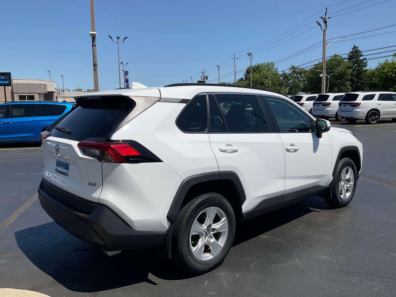 2019 Toyota RAV4 XLE / SUNROOF / POWER DRIVER SEAT Photo4