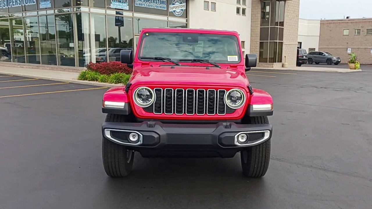 2025 Jeep Wrangler Sahara Photo2
