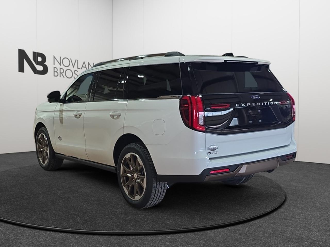 2026 Ford Expedition KING RANCH Photo3