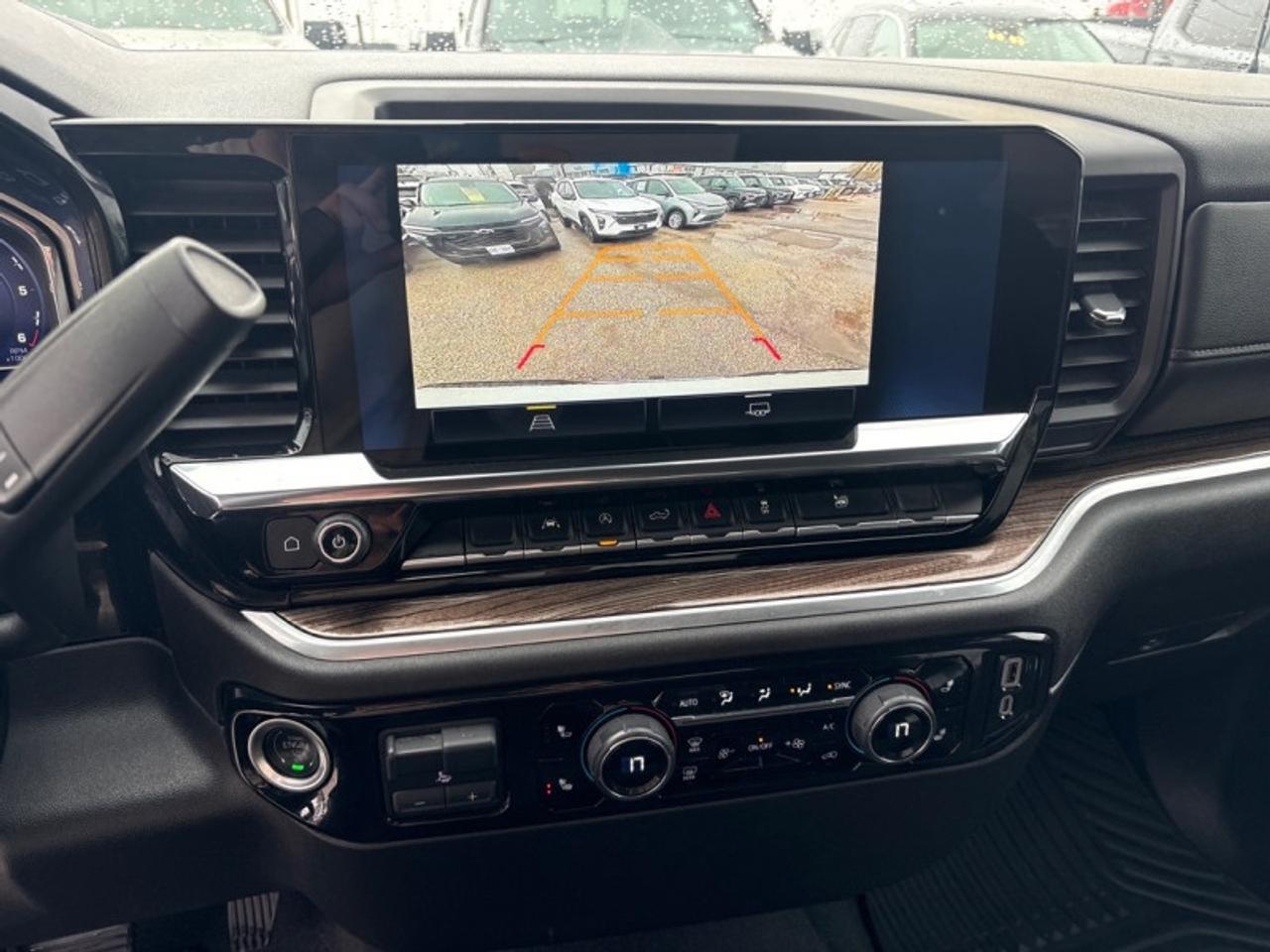 2025 Chevrolet Silverado 1500 LT  5.3L V8 Photo
