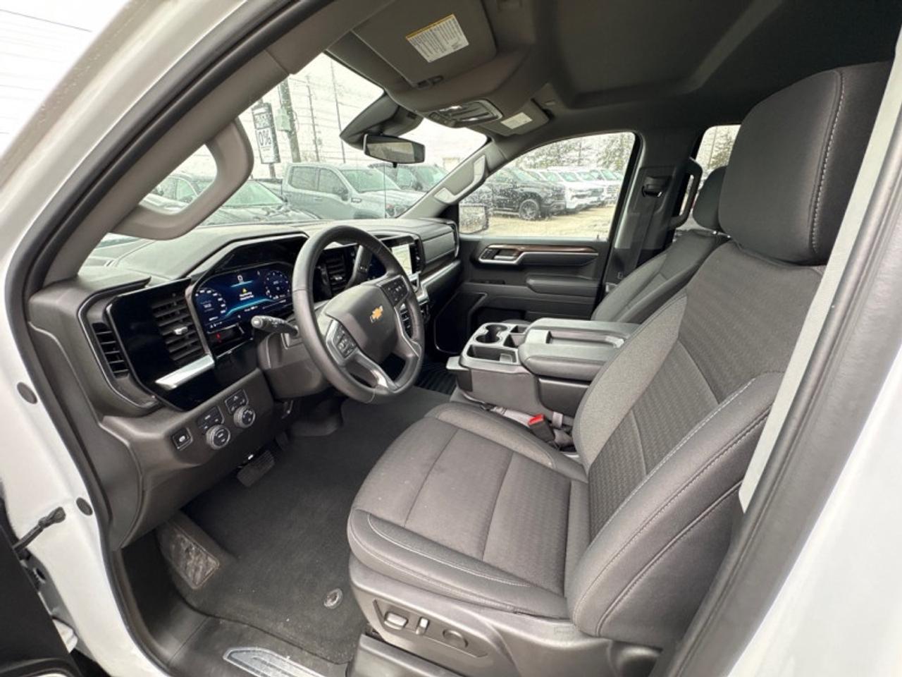 2025 Chevrolet Silverado 1500 LT  5.3L V8 Photo