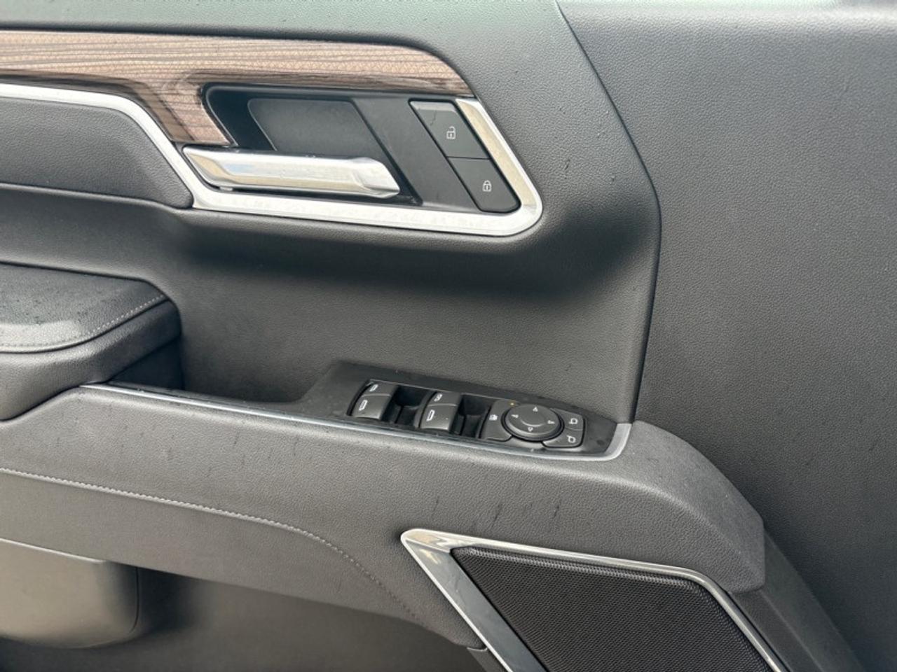 2025 Chevrolet Silverado 1500 LT  5.3L V8 Photo