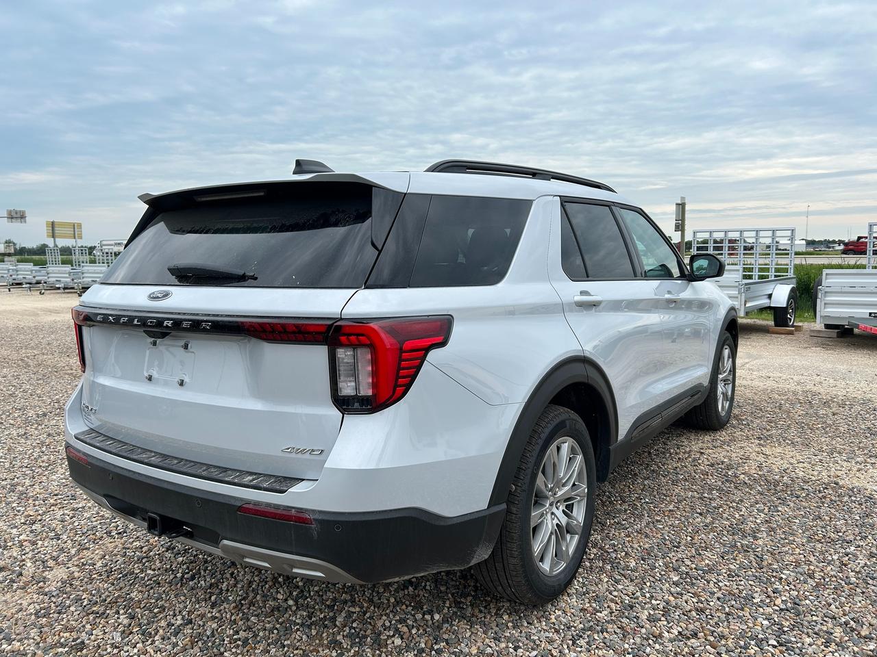 2026 Ford Explorer ACTIVE W/200A PKG 4WD 200A Photo3