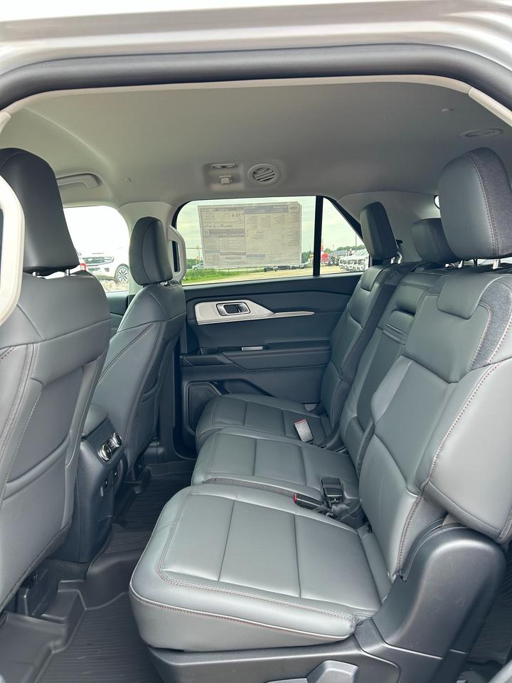 2026 Ford Explorer ACTIVE W/200A PKG 4WD 200A Photo5