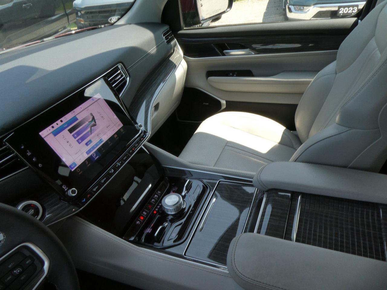 2022 Jeep Wagoneer Series III | Heated Seats | Backup Cam | Nav | Photo