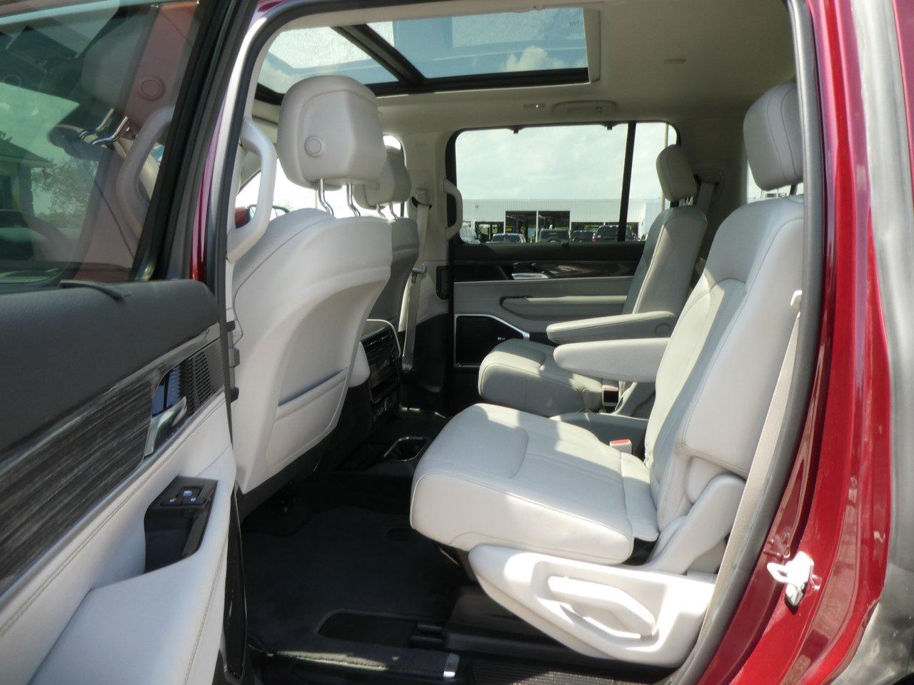 2022 Jeep Wagoneer Series III | Heated Seats | Backup Cam | Nav | Photo