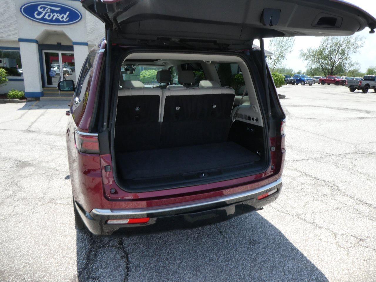 2022 Jeep Wagoneer Series III | Heated Seats | Backup Cam | Nav | Photo