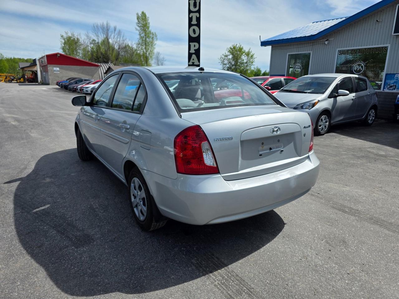 2010 Hyundai Accent GLS Photo2