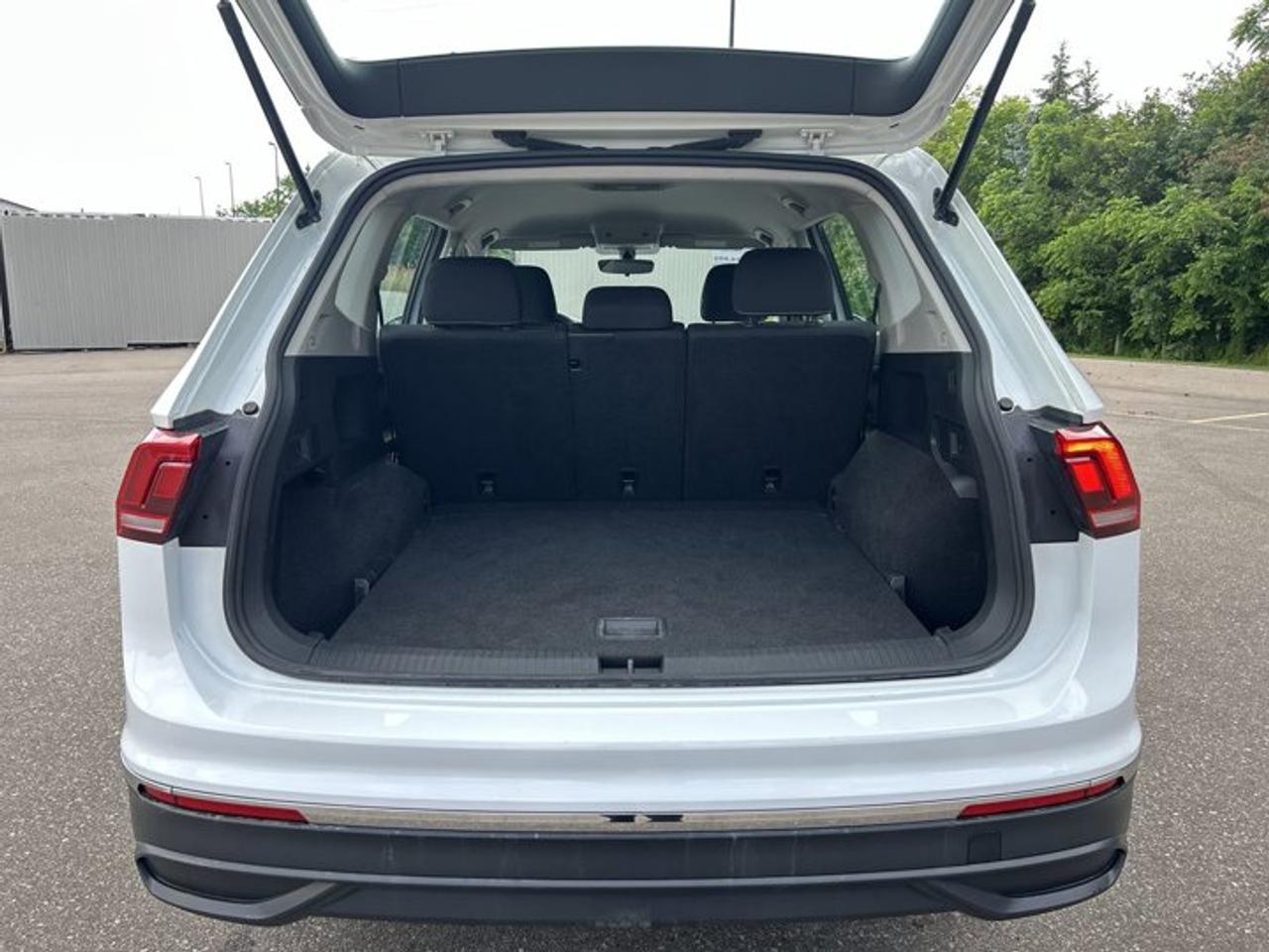 2023 Volkswagen Tiguan Trendline AWD | No Accidents | Heated Steering Wheel Photo