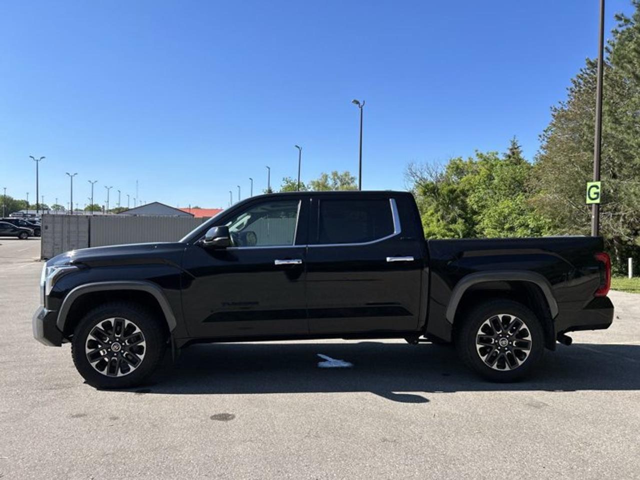 2023 Toyota Tundra Limited Crewmax 4x4 | No Accidents | Leather Seats| Ventilated Seats | Panoramic Roof Photo