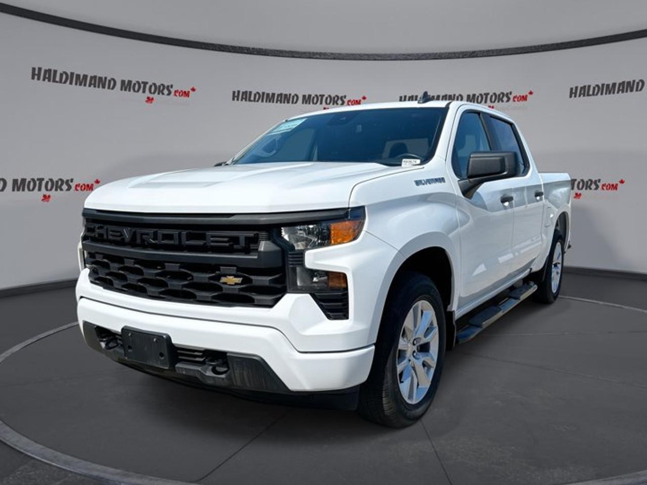 2022 Chevrolet Silverado 1500 Custom Crew Cab 4WD Photo0