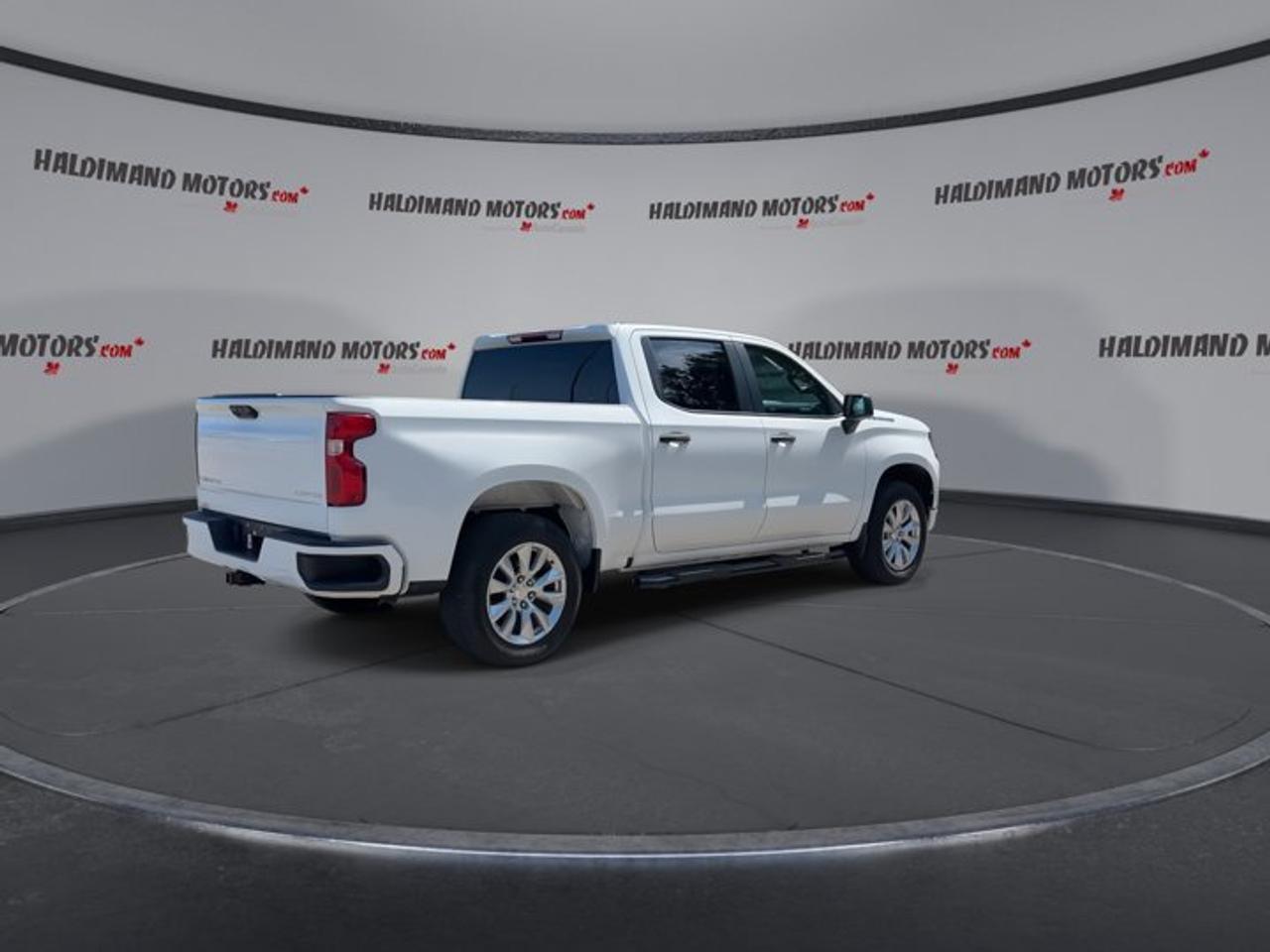 2022 Chevrolet Silverado 1500 Custom Crew Cab 4WD Photo