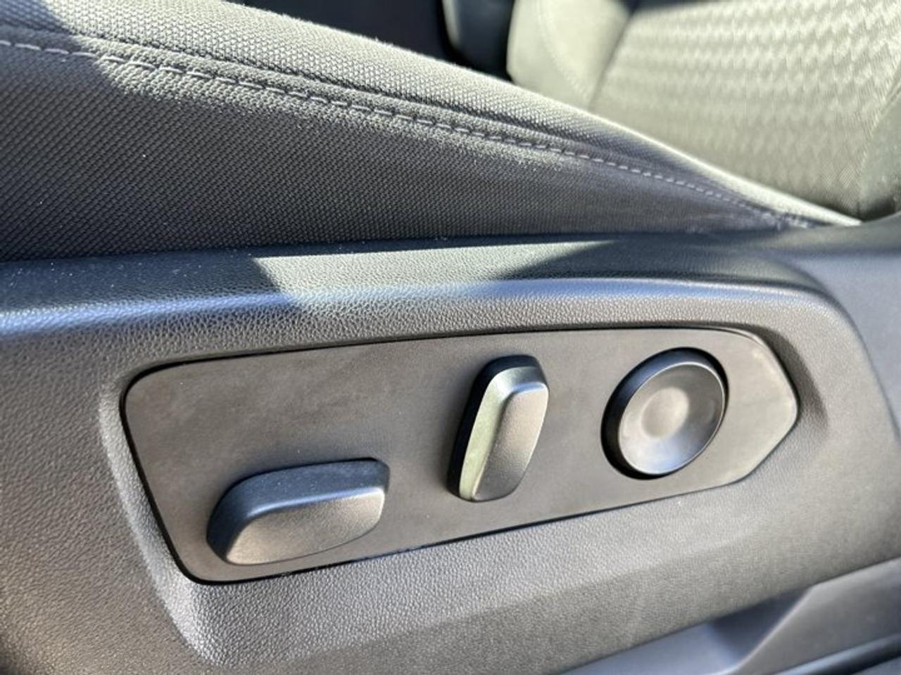 2022 Chevrolet Silverado 1500 Custom Crew Cab 4WD Photo