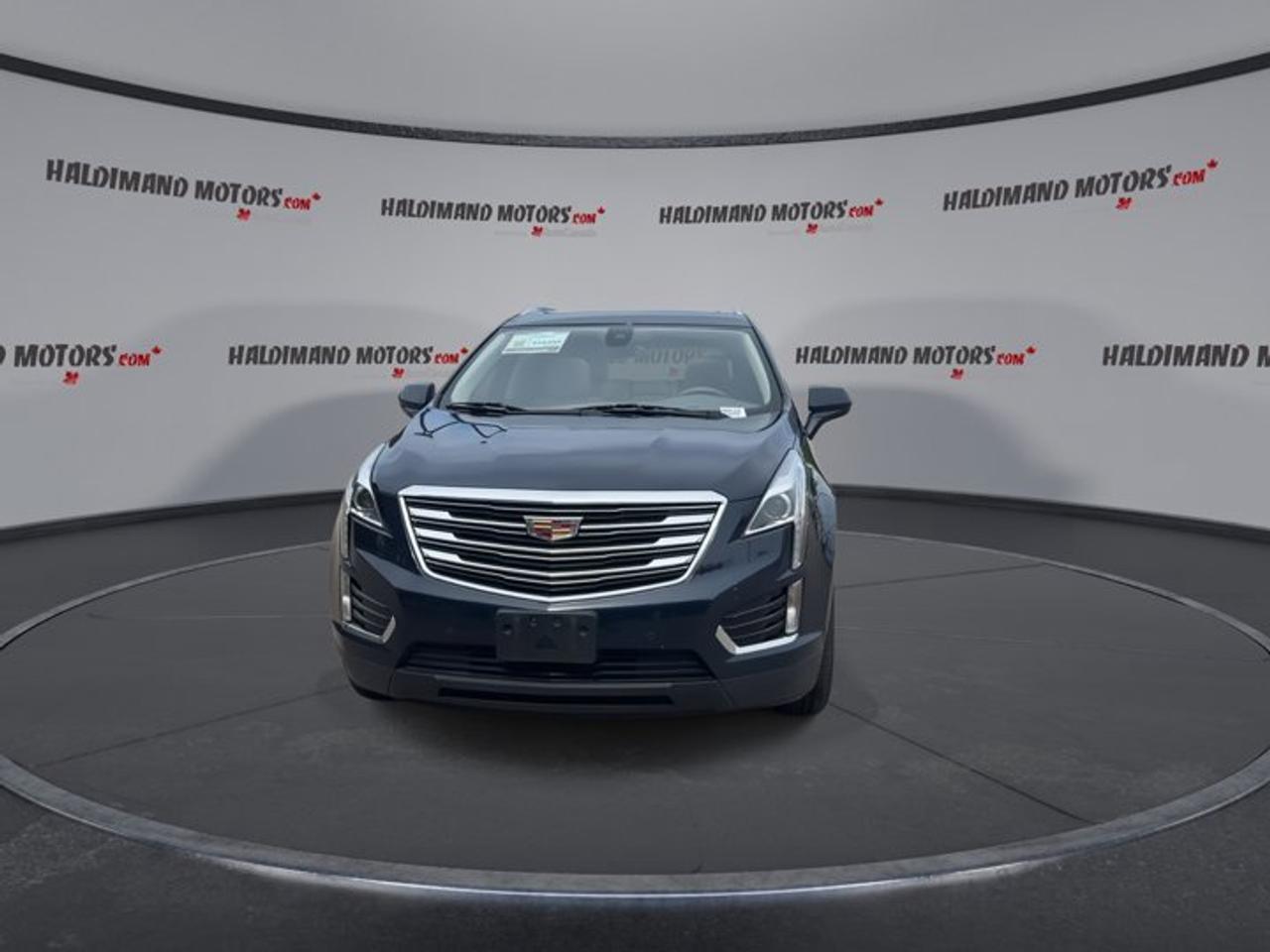 2017 Cadillac XT5 Luxury AWD | Panoramic Sunroof | Leather Seats Photo2