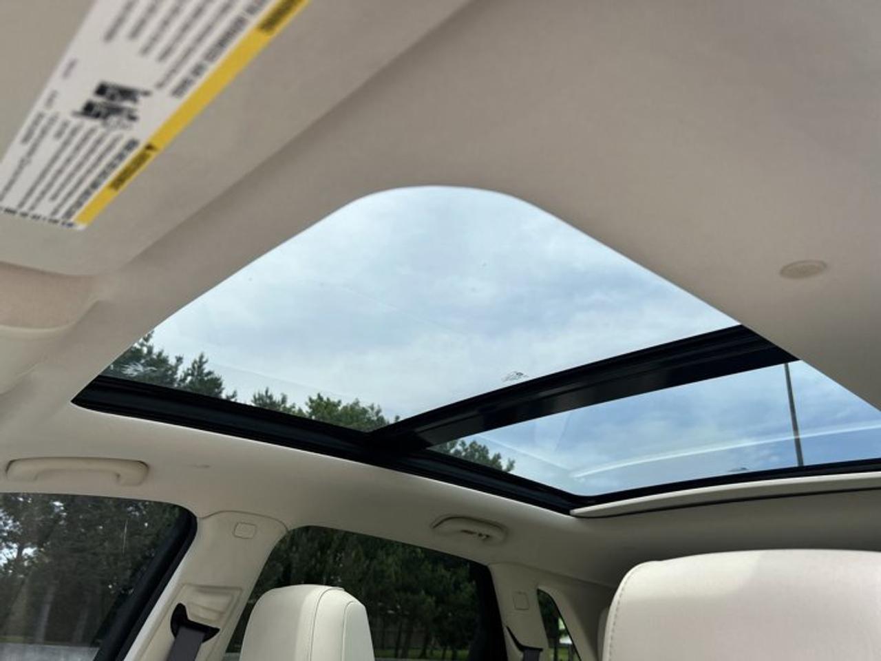 2017 Cadillac XT5 Luxury AWD | Panoramic Sunroof | Leather Seats Photo