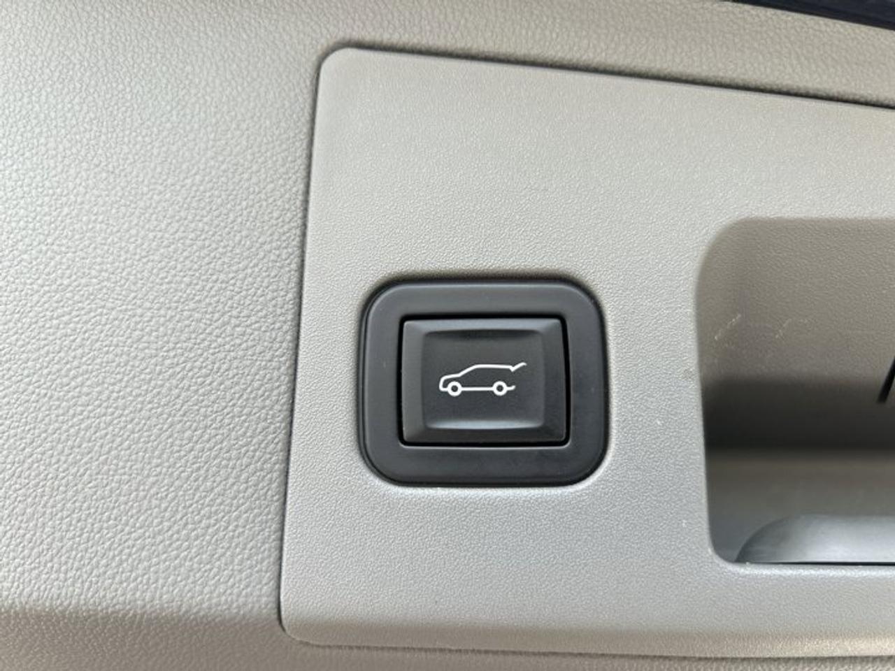 2017 Cadillac XT5 Luxury AWD | Panoramic Sunroof | Leather Seats Photo