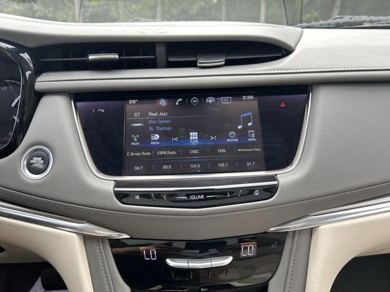 2017 Cadillac XT5 Luxury AWD | Panoramic Sunroof | Leather Seats Photo