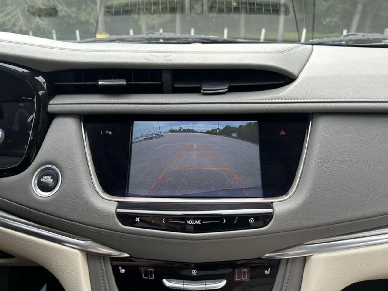 2017 Cadillac XT5 Luxury AWD | Panoramic Sunroof | Leather Seats Photo