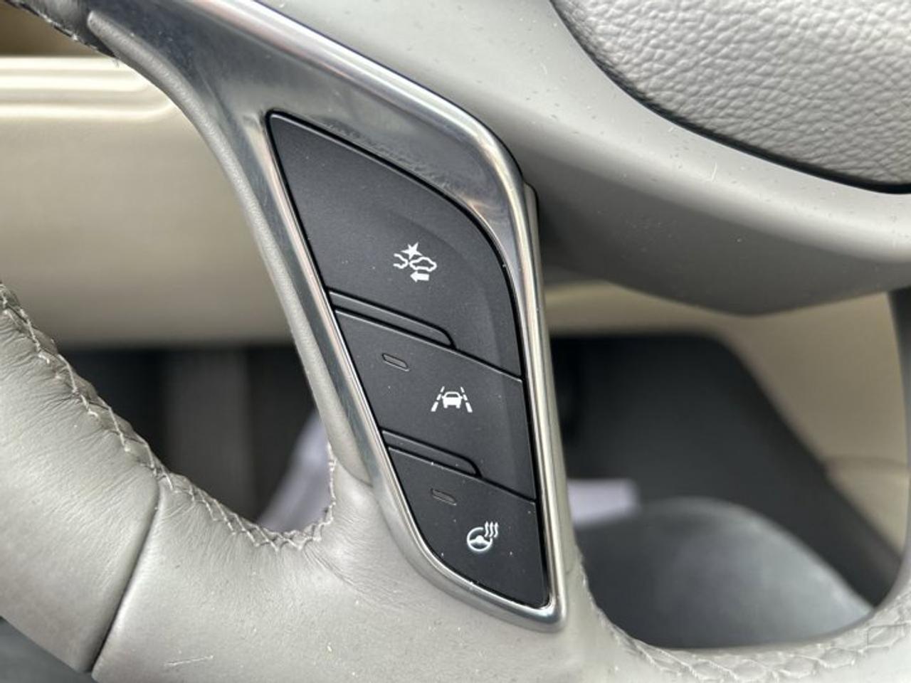 2017 Cadillac XT5 Luxury AWD | Panoramic Sunroof | Leather Seats Photo