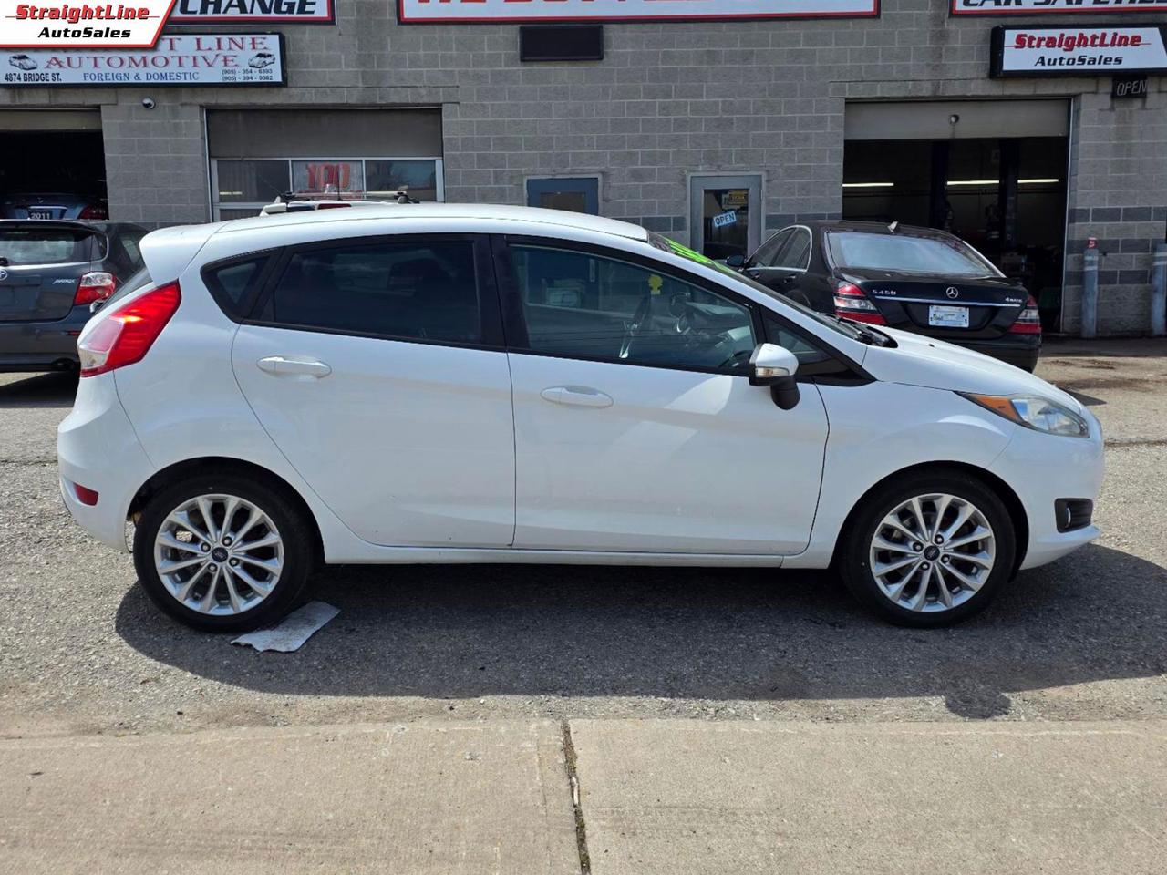 2014 Ford Fiesta SE Hatchback Photo4