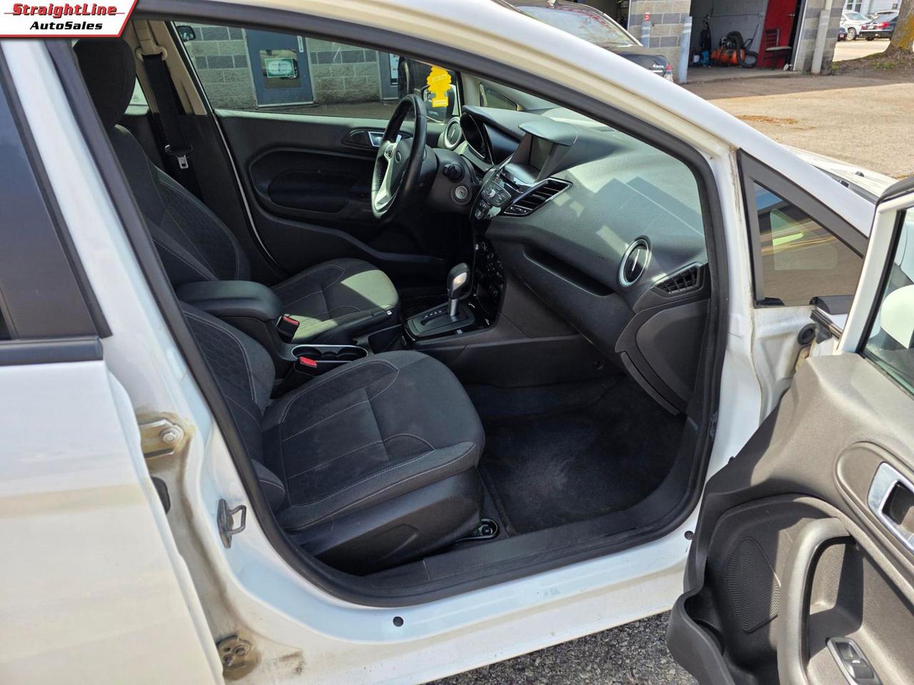2014 Ford Fiesta SE Hatchback Photo