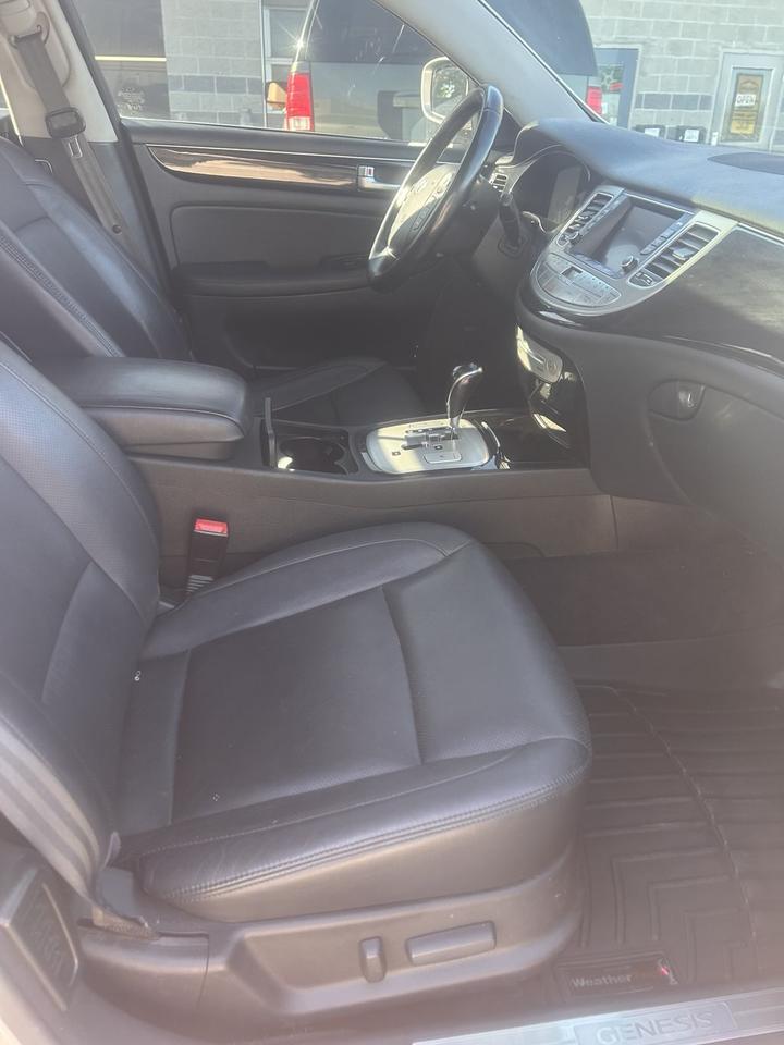 2012 Hyundai Genesis 4dr Sdn V6 w/Premium Pkg Photo