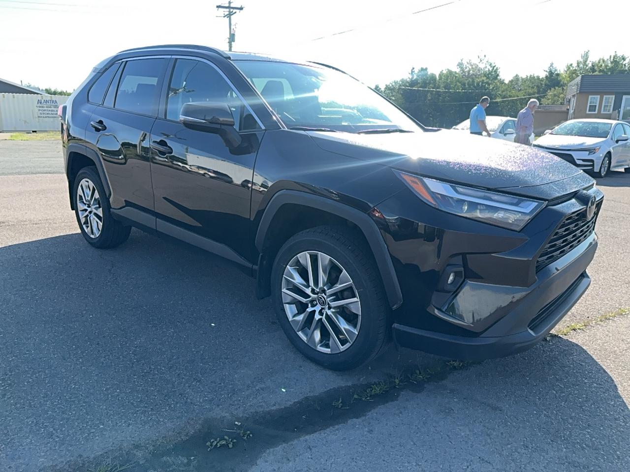 2022 Toyota RAV4 XLE Premium Photo2