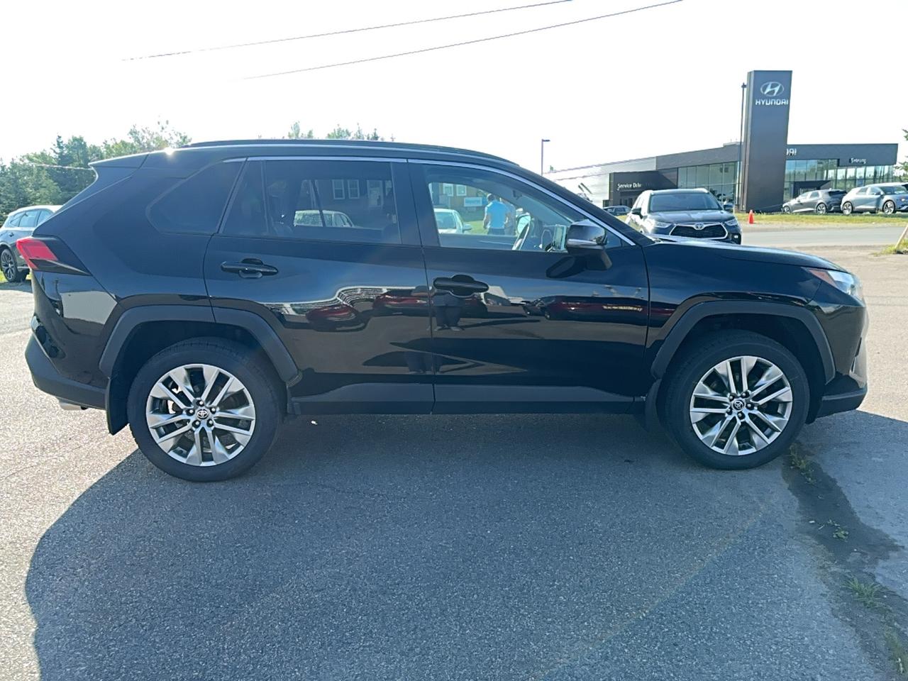 2022 Toyota RAV4  Photo3