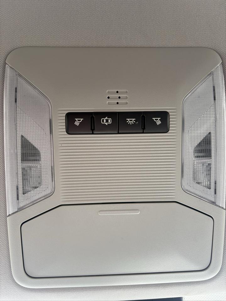 2019 Toyota RAV4 LE Photo