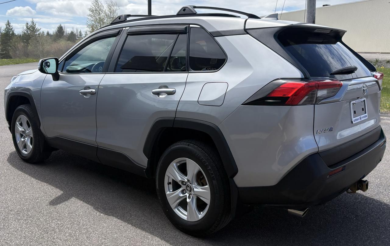 2019 Toyota RAV4 LE Photo
