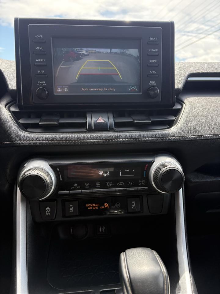 2019 Toyota RAV4 LE Photo