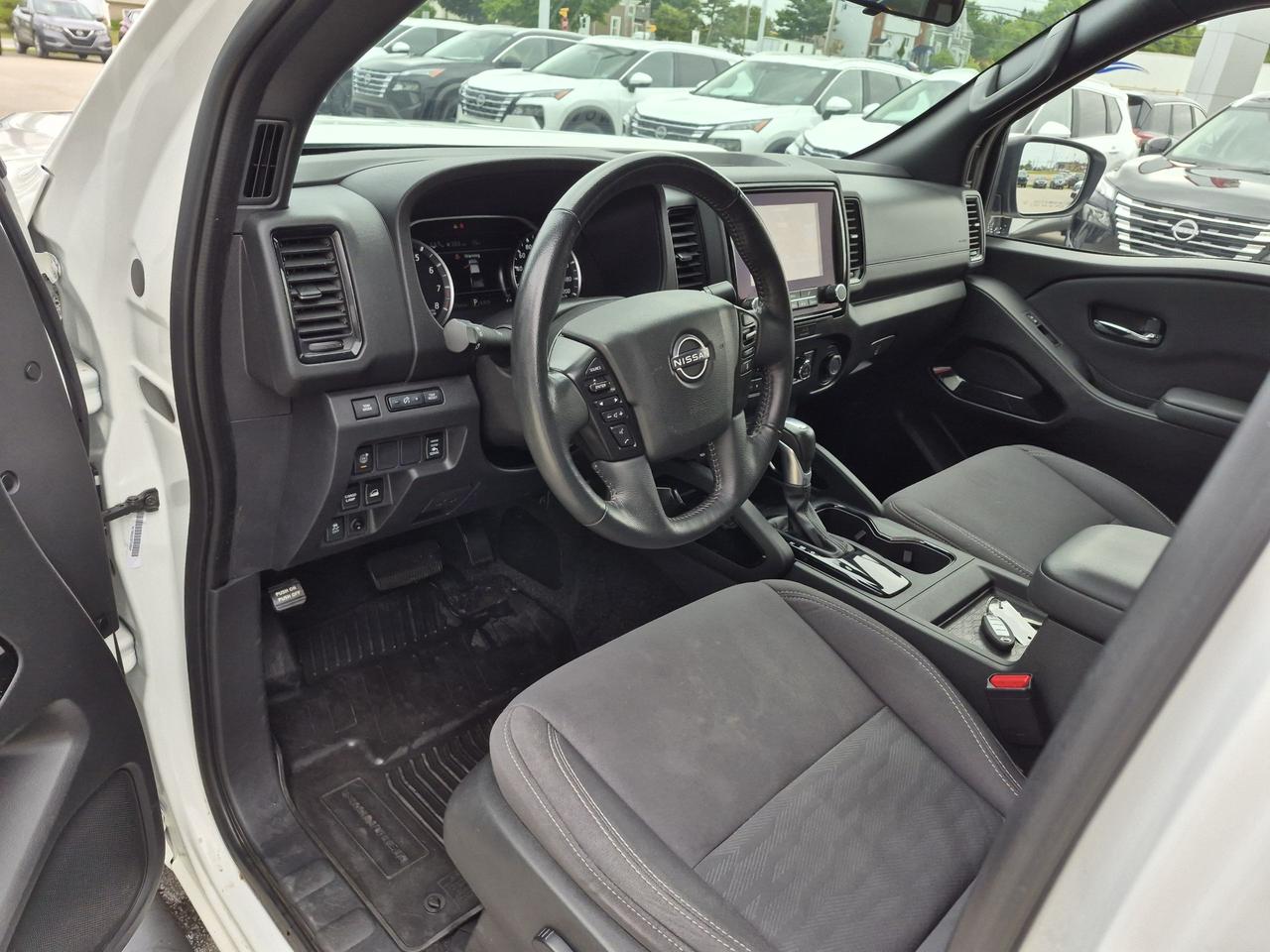 2023 Nissan Frontier SV Midnight Edition Photo
