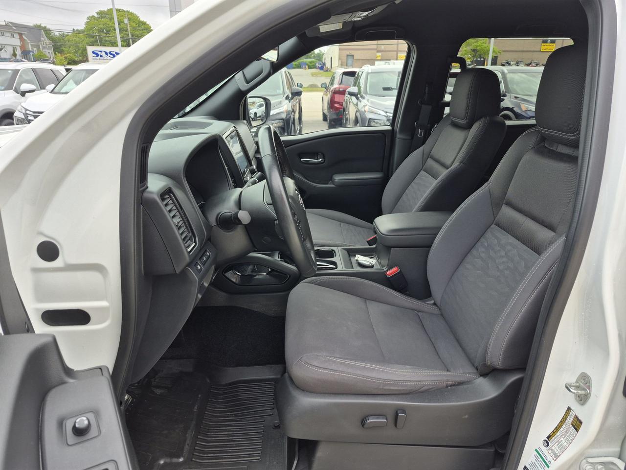 2023 Nissan Frontier SV Midnight Edition Photo