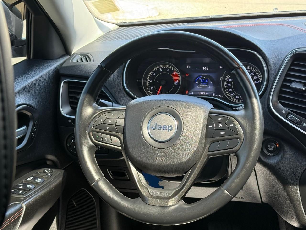 2020 Jeep Cherokee Trailhawk Photo