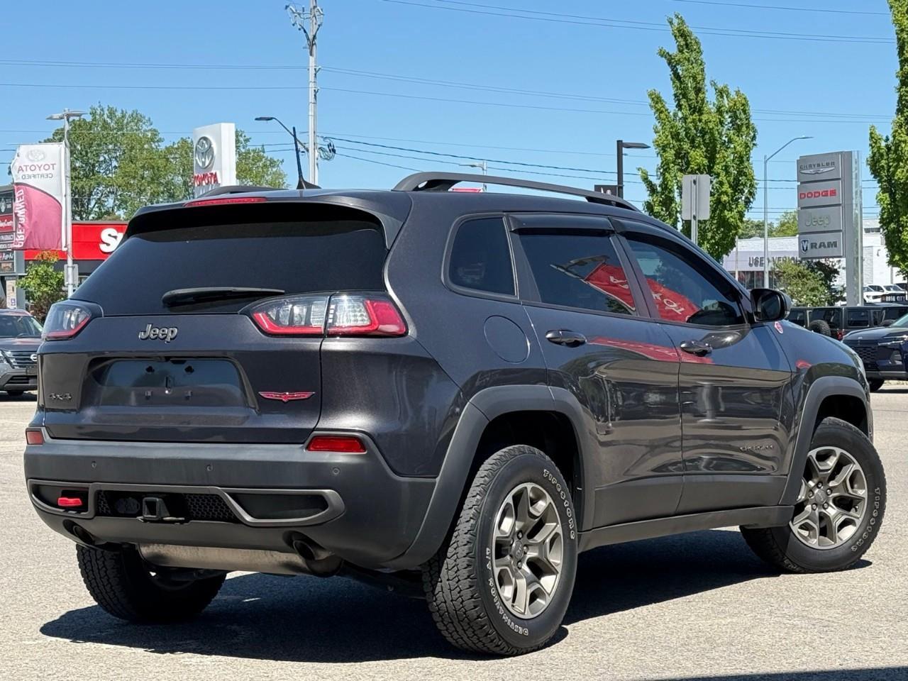 2020 Jeep Cherokee Trailhawk 4x4-MOONROOF-HEATED AND COOLED SEATS-LEATHER SEATS Photo