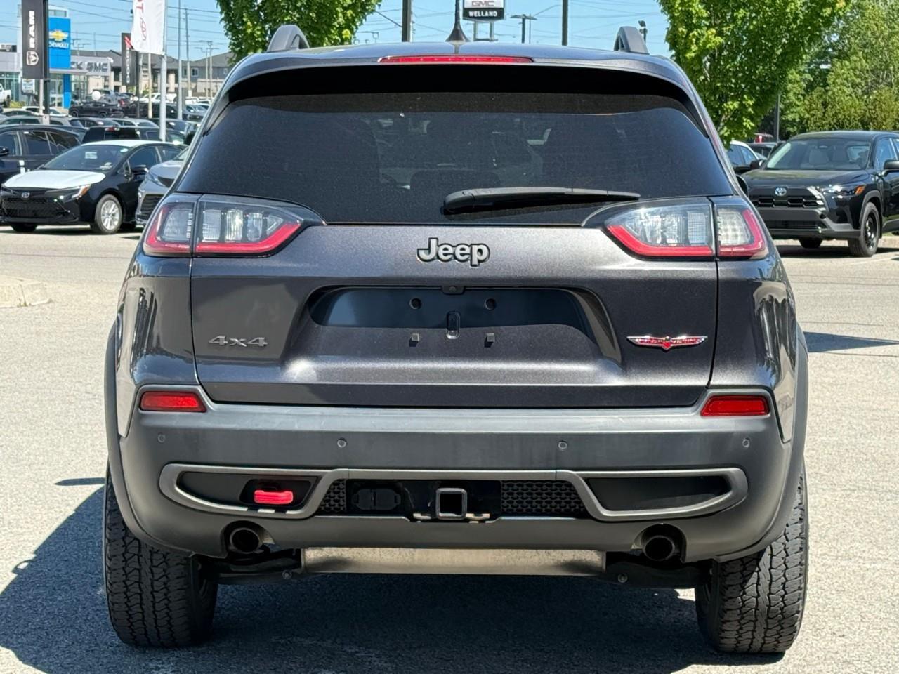 2020 Jeep Cherokee Trailhawk 4x4-MOONROOF-HEATED AND COOLED SEATS-LEATHER SEATS Photo