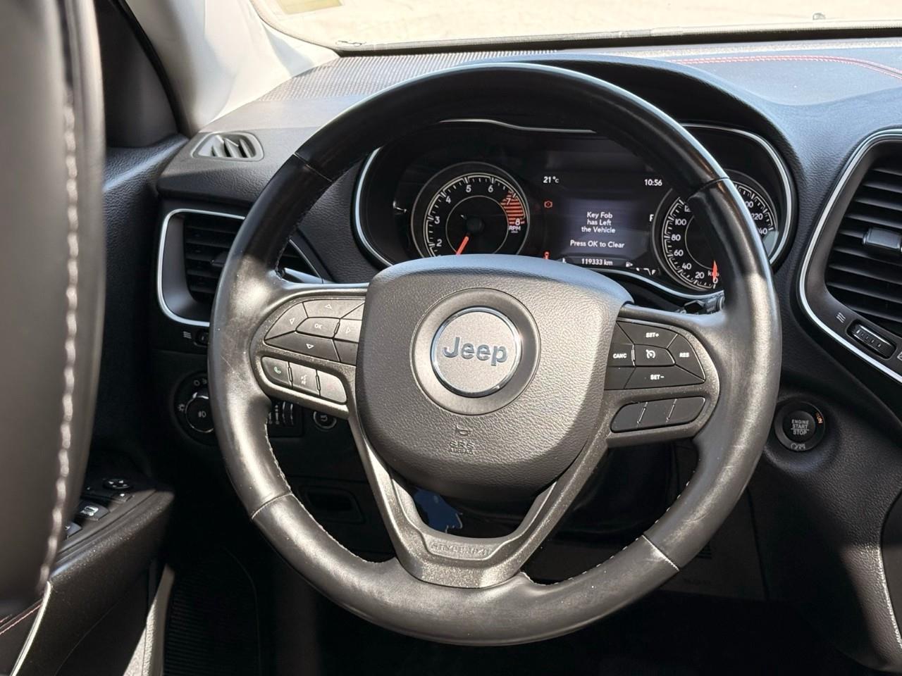 2020 Jeep Cherokee Trailhawk 4x4-MOONROOF-HEATED AND COOLED SEATS-LEATHER SEATS Photo