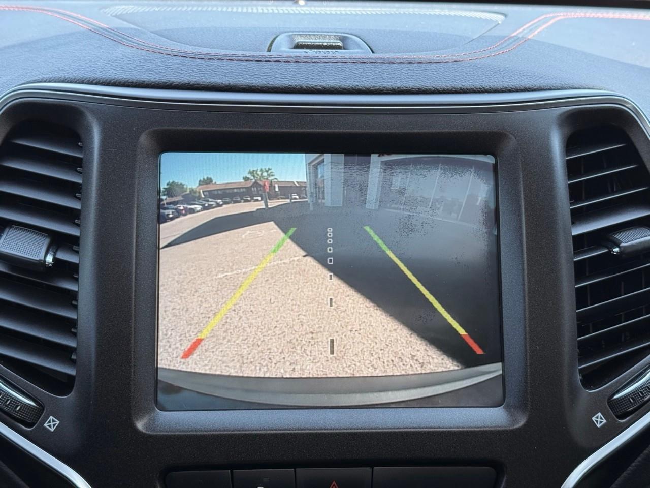2020 Jeep Cherokee Trailhawk 4x4-MOONROOF-HEATED AND COOLED SEATS-LEATHER SEATS Photo