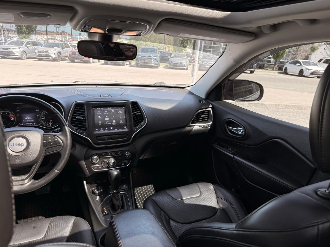 2020 Jeep Cherokee Trailhawk 4x4-MOONROOF-HEATED AND COOLED SEATS-LEATHER SEATS Photo