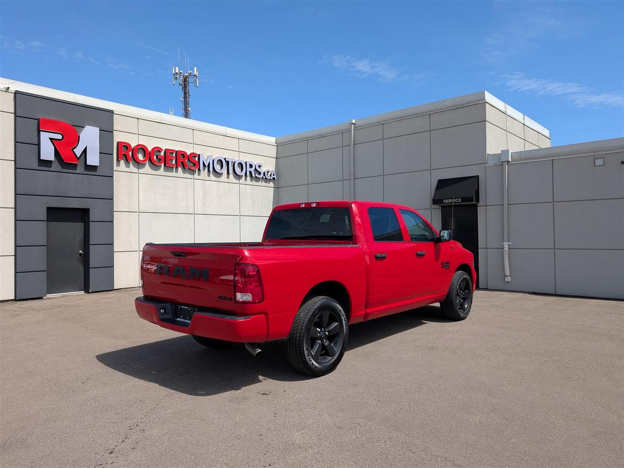 2022 RAM 1500 Classic EXPRESS 4X4 - CREW CAB - REVERSE CAM Photo4