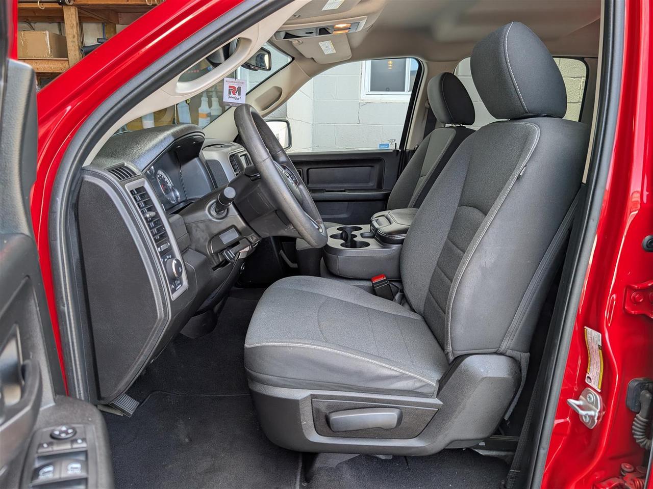 2022 RAM 1500 Classic EXPRESS 4X4 - CREW CAB - REVERSE CAM Photo