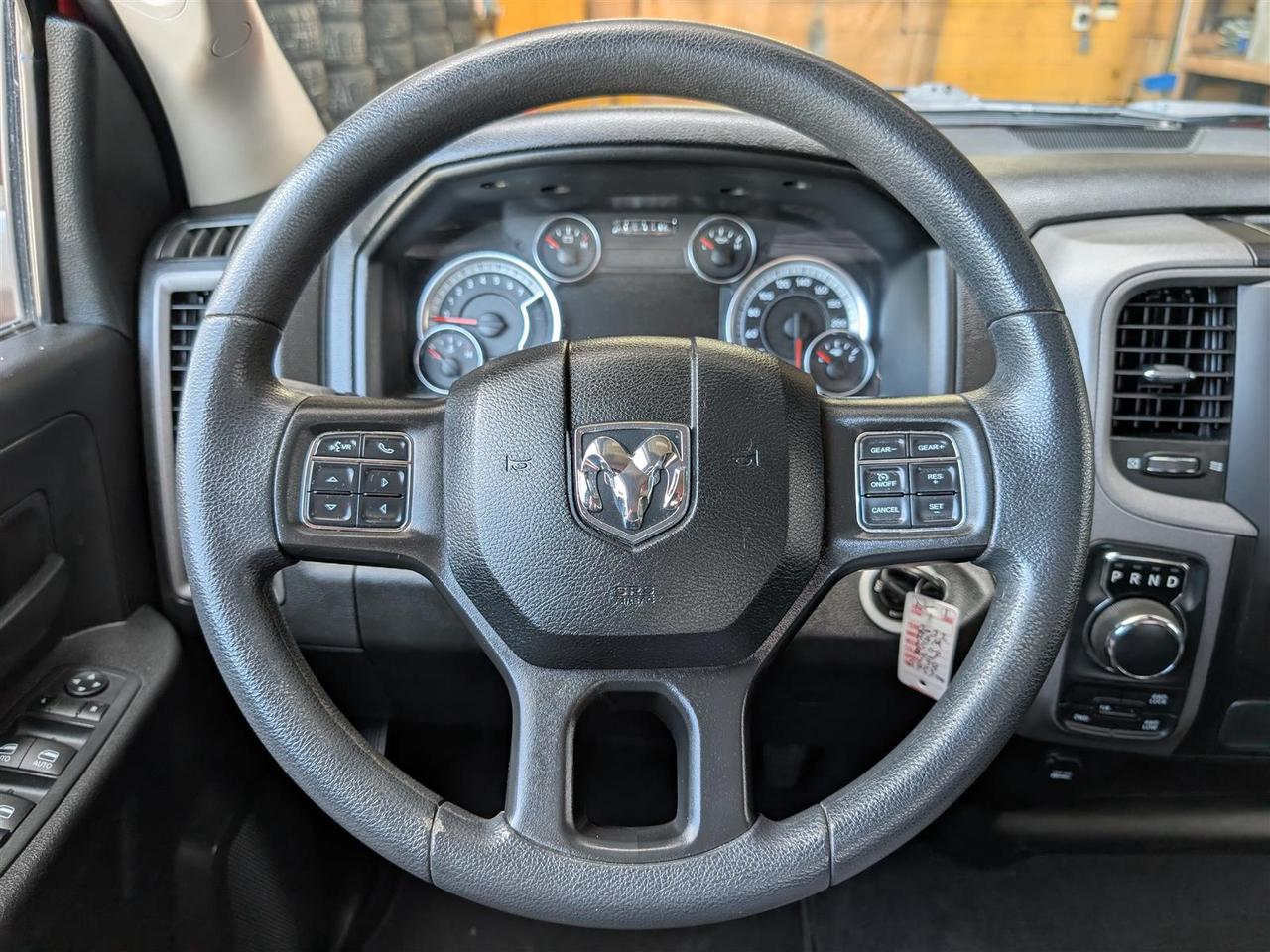 2022 RAM 1500 Classic EXPRESS 4X4 - CREW CAB - REVERSE CAM Photo
