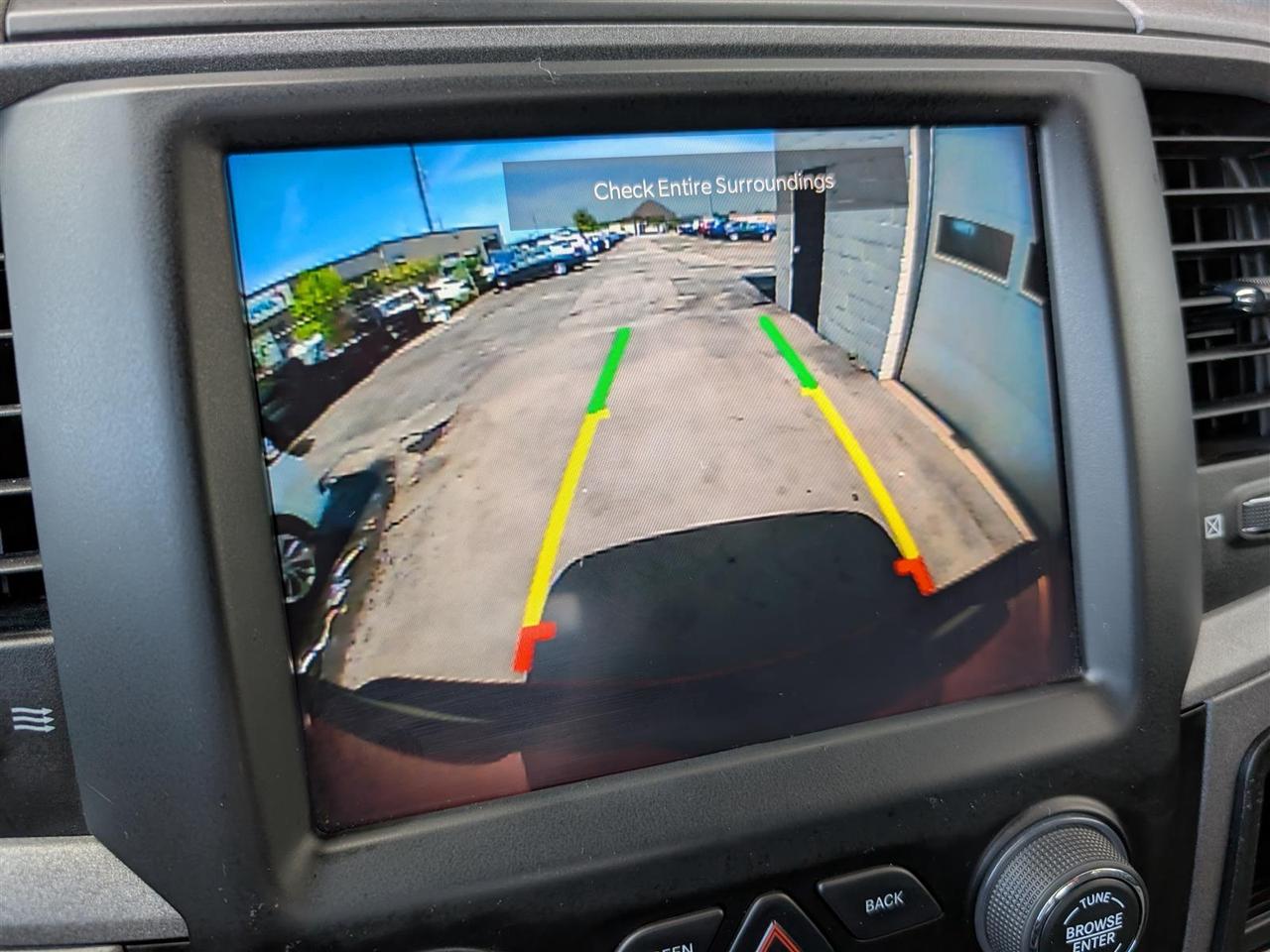 2022 RAM 1500 Classic EXPRESS 4X4 - CREW CAB - REVERSE CAM Photo