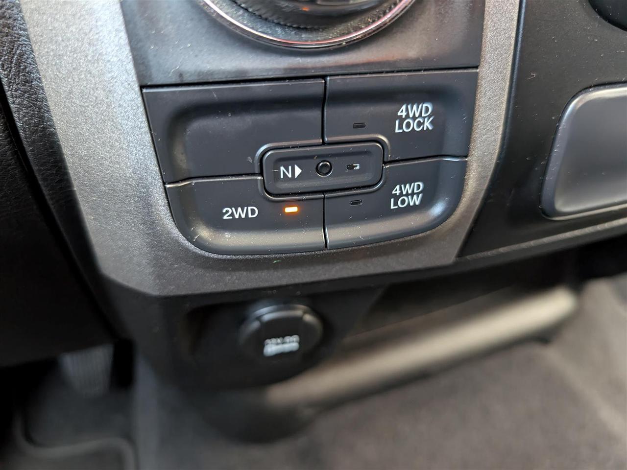 2022 RAM 1500 Classic EXPRESS 4X4 - CREW CAB - REVERSE CAM Photo